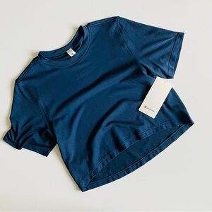 Lululemon SIZE 6 Swiftly High-Low cropped short sleeve - Club Blue